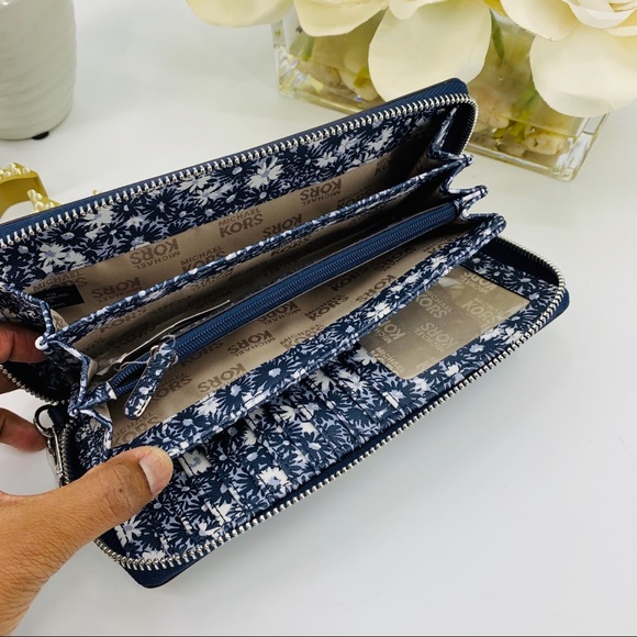 Michael Kors Jet Set Leather Floral Wallet - Picture 4 of 7